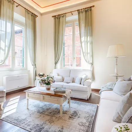 Orsucci Palace شقة